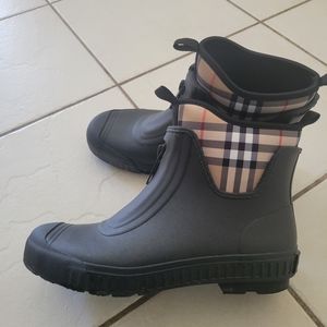 Burberry Authentic rain booties